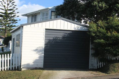 Photo of property in 2 Hiwi Crescent, Titahi Bay, Porirua, 5022