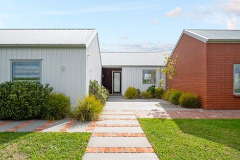 Photo of property in 77 Alan Livingston Drive, Cambridge, 3434