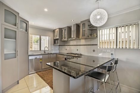 Photo of property in 33 Agapanthus Place, Flat Bush, Auckland, 2016