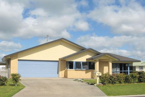 Photo of property in 35 Maesbury Close, Papamoa Beach, Papamoa, 3118