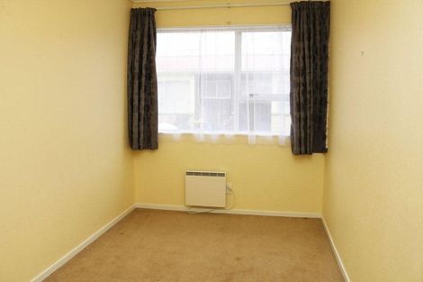 Photo of property in 2/171 Queens Drive, Lyall Bay, Wellington, 6022