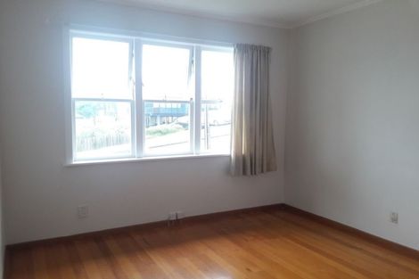 Photo of property in 1/6 Woodall Place, Totara Vale, Auckland, 0627