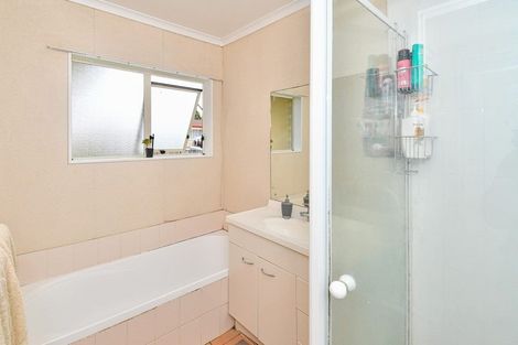 Photo of property in 405a Roscommon Road, Clendon Park, Auckland, 2103