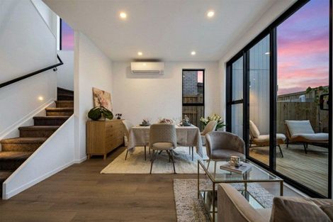 Photo of property in 3b Jillteresa Crescent, Half Moon Bay, Auckland, 2012