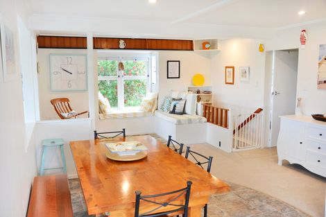 Photo of property in 8 Hillside Crescent, Leigh, 0985