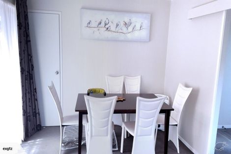 Photo of property in 21 Oreil Avenue, West Harbour, Auckland, 0618