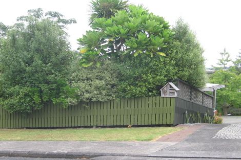 Photo of property in 17 Brunton Place, Glenfield, Auckland, 0629