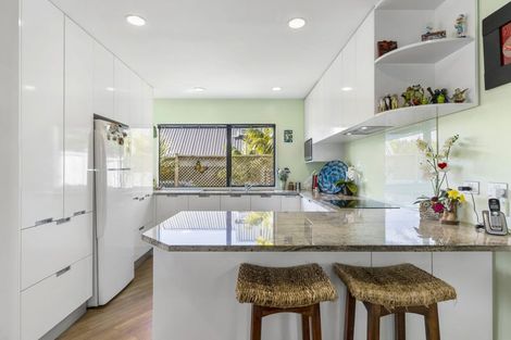 Photo of property in 15 Perendale Close, Somerville, Auckland, 2014