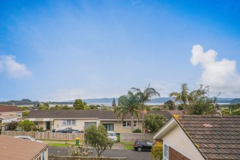 Photo of property in 2/19 Ridgemount Rise, Mangere Bridge, Auckland, 2022