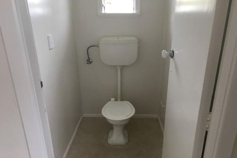 Photo of property in 16 Beaubank Road, Kelston, Auckland, 0602