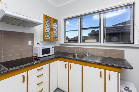 Photo of property in 10 Savage Crescent, Upper Hutt Central, Upper Hutt, 5018