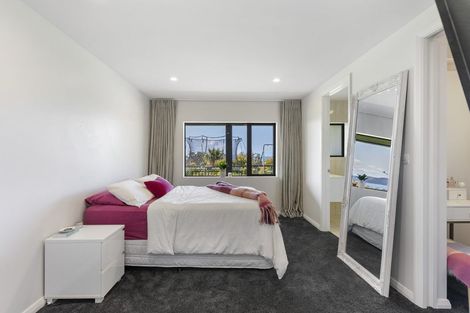 Photo of property in 201 Whangaparaoa Road, Red Beach, 0932