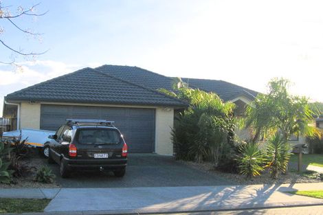 Photo of property in 16 Feeny Crescent, East Tamaki, Auckland, 2013