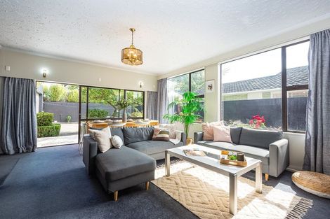 Photo of property in 327 Avonhead Road, Avonhead, Christchurch, 8042