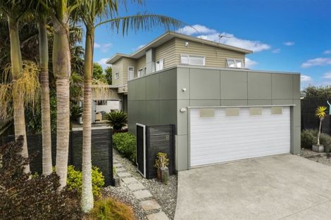 Photo of property in 8 Roy Maloney Drive, Henderson, Auckland, 0612