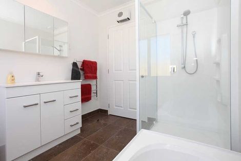 Photo of property in 4 Ensors Road, Opawa, Christchurch, 8023