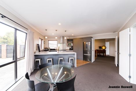 Photo of property in 40 Tennyson Avenue, Kelvin Grove, Palmerston North, 4414