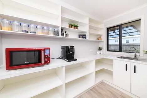 Photo of property in 55 Vaucluse Heights, Fitzherbert, Palmerston North, 4410