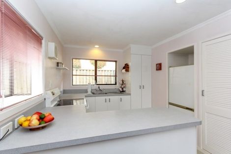 Photo of property in 68 Waiwaka Terrace, Strandon, New Plymouth, 4312