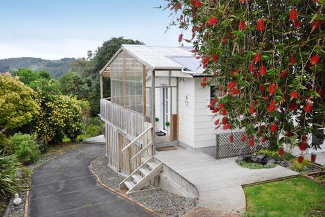 Photo of property in 8 Hillside Crescent, Leigh, 0985