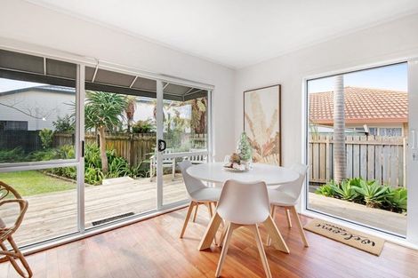 Photo of property in 16 Ross Crescent, Orewa, 0931