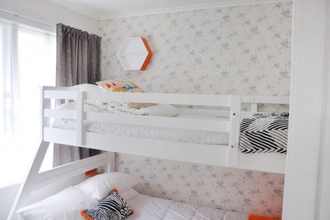 Photo of property in 8 Hillside Crescent, Leigh, 0985