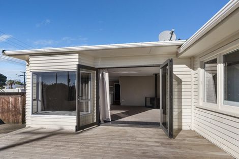 Photo of property in 15 York Crescent, Westown, New Plymouth, 4310