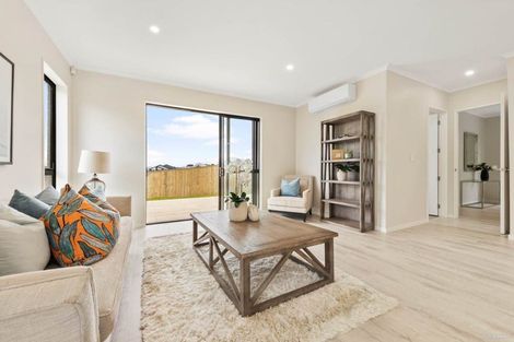 Photo of property in 11 Lumber Rise, Swanson, Auckland, 0614