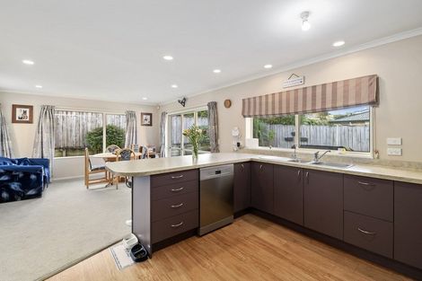 Photo of property in 29 Leanne Way, Waikanae Beach, Waikanae, 5036