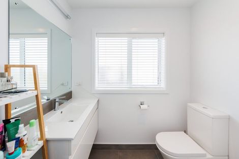 Photo of property in 23 Vaucluse Heights, Fitzherbert, Palmerston North, 4410