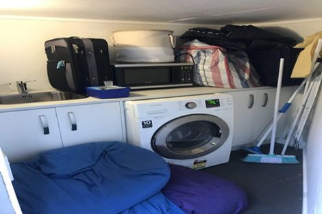 Photo of property in 92 Kelburn Parade, Kelburn, Wellington, 6012