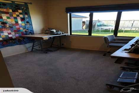 Photo of property in 16 Harris Place, Ngatea, 3503