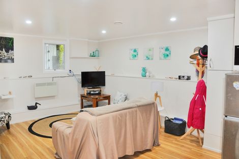 Photo of property in 8 Hillside Crescent, Leigh, 0985