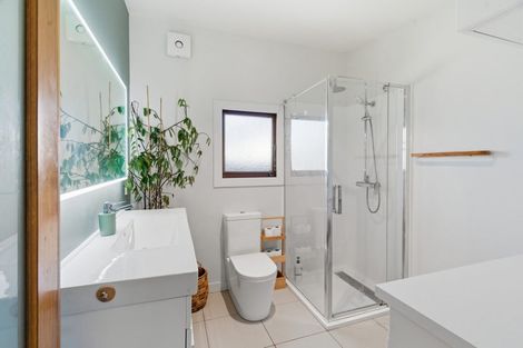 Photo of property in 42 Middlepark Road, Sockburn, Christchurch, 8042