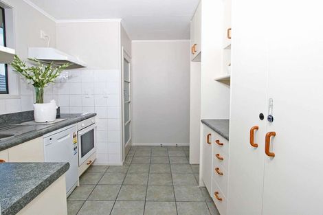 Photo of property in 16 Ussher Place, Pakuranga Heights, Auckland, 2010