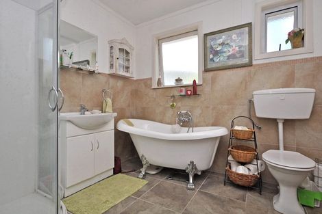 Photo of property in 104 Balmoral Drive, Tokoroa, 3420