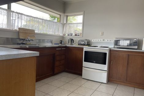 Photo of property in 1/114 Te Atatu Road, Te Atatu South, Auckland, 0610