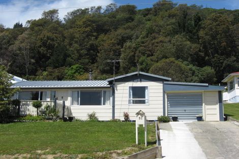 Photo of property in 51 Milton Terrace, Picton, 7220