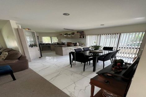 Photo of property in 125a Millbrook Road, Sunnyvale, Auckland, 0612