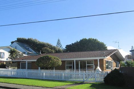 Photo of property in 25 Francis Road, Paraparaumu Beach, Paraparaumu, 5032