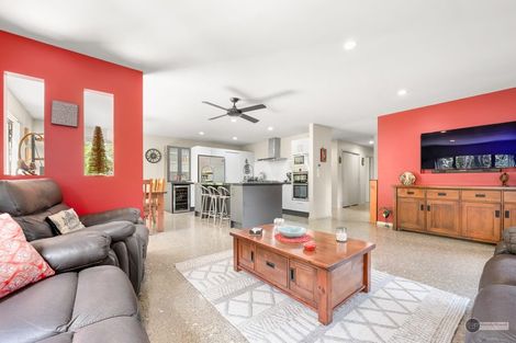 Photo of property in 2 Lowry Heights, Stokes Valley, Lower Hutt, 5019