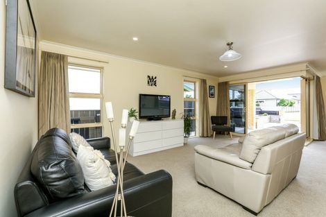Photo of property in 12 Ropiha Street, Fitzroy, New Plymouth, 4312