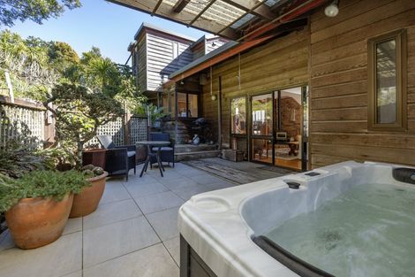 Photo of property in 113 Seaview Road, Piha, New Lynn, 0772