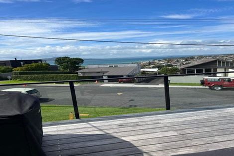 Photo of property in 1/50 Seaview Road, Castor Bay, Auckland, 0620