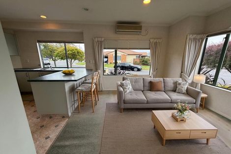 Photo of property in 11 Addington Place, Taradale, Napier, 4112