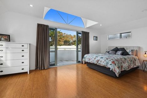 Photo of property in 2/89 Knights Road, Rothesay Bay, Auckland, 0630