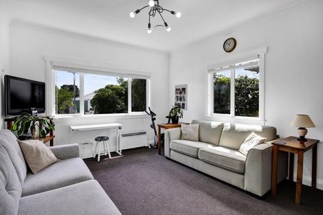 Photo of property in 18 Albion Street, Hawera, 4610