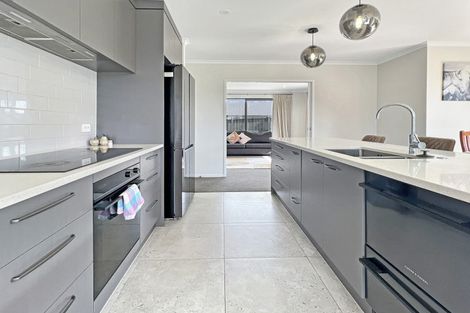 Photo of property in 3 Omahuru Road, Glenbrook, 2681