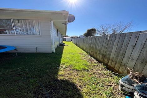Photo of property in 19 Glennandrew Drive, Half Moon Bay, Auckland, 2012