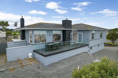 Photo of property in 2 Kapiti Terrace, Castlecliff, Whanganui, 4501